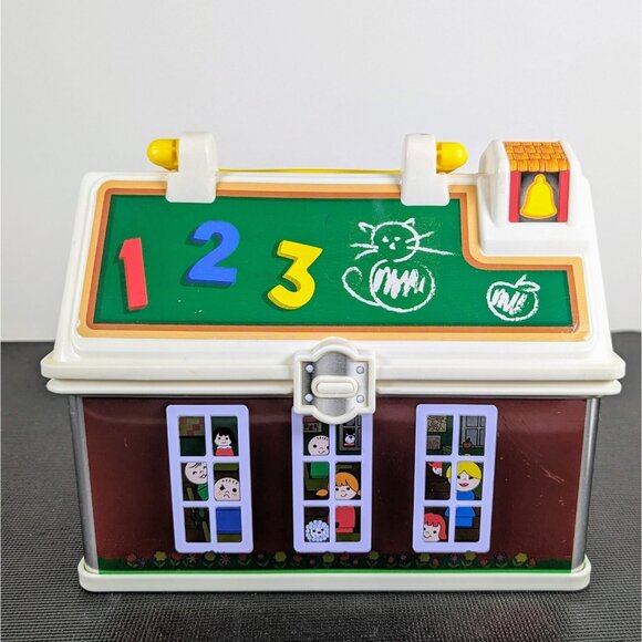 2008 Fisher Price Little People 8 pcs Play n' Go School House with Handle - Picture 1 of 8